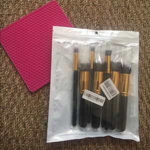 Makeup brushes and silicone mat cleaner!