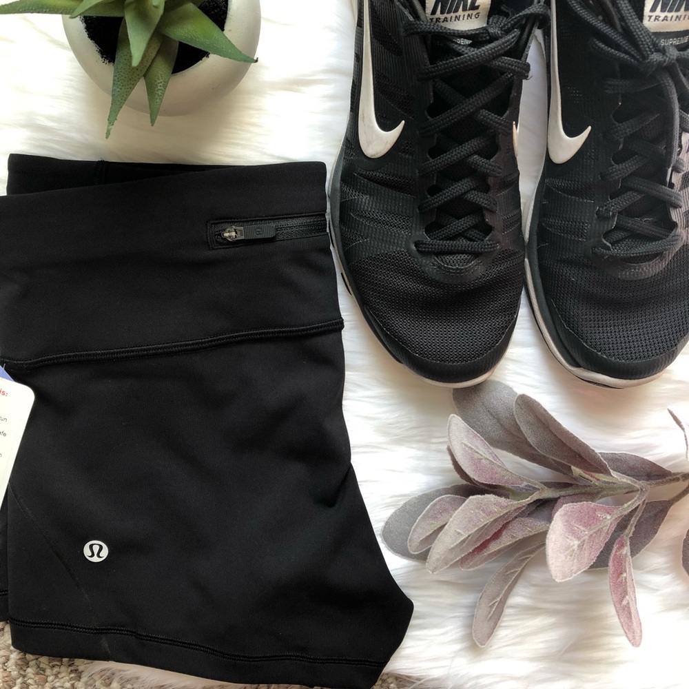 Lululemon Quick Pace Short Size 6 NWT