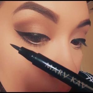 black eyeliner