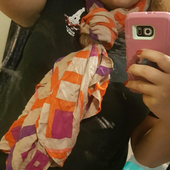 Versatile Scarf - Picture 4 of 5