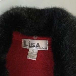 Red and black best. Detach fur collar.