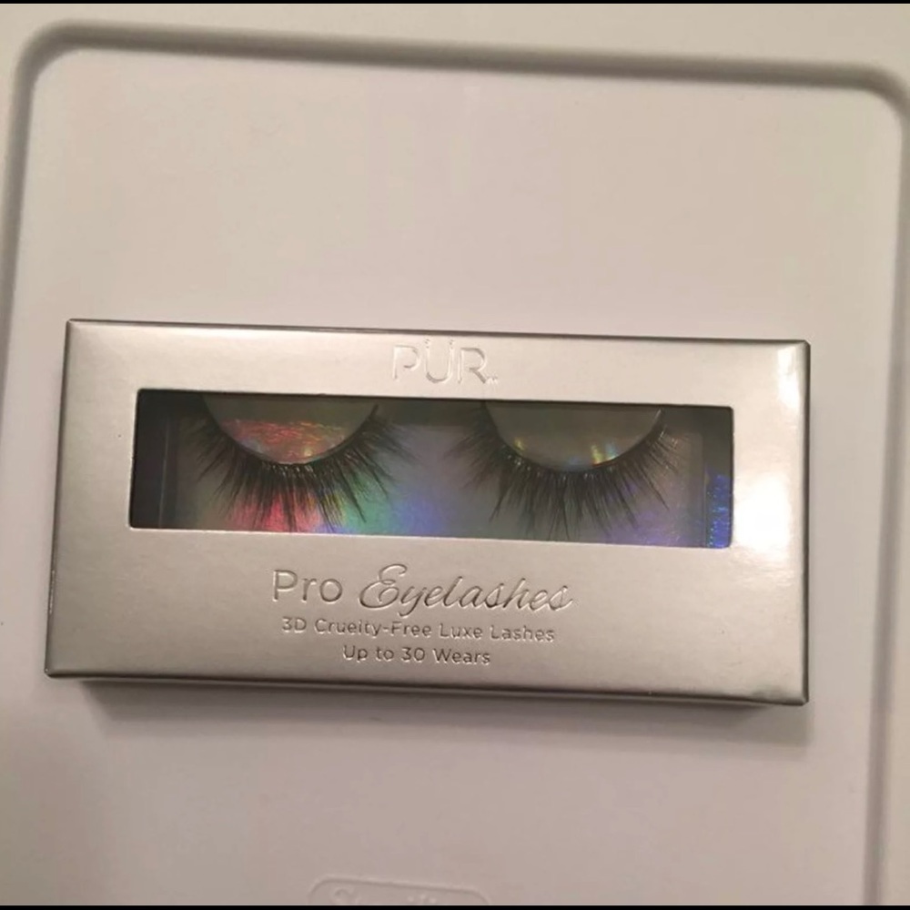Pur lashes DIVA sold on Merc