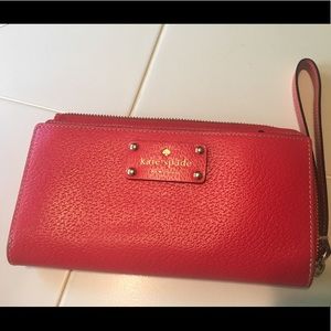 ✨ Kate Spade Layton Wellesley wristlet ✨