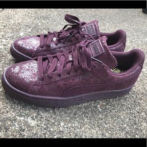 NEVER WORN PUMA SNEAKERS