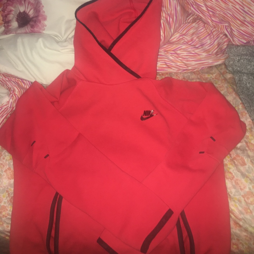 Red women’s Nike tech