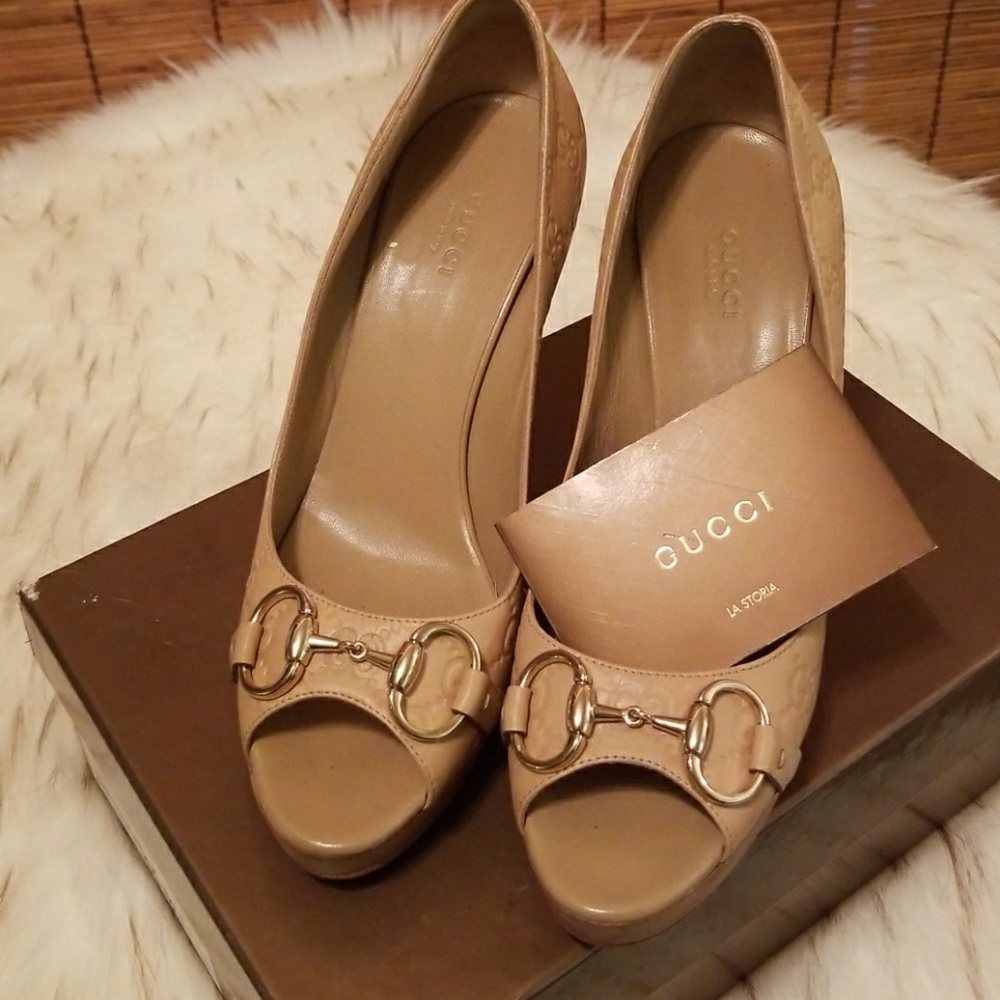 Gucci leather peep toe pumps
