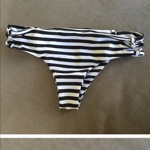 Mikoh size small black and white NWOT