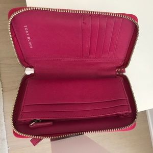 Tory Burch Bags - Tory Burch Pink Robinson Zip Continental Wallet Tory Burch Bags - Tory Burch Pink Robinson Zip Continental Wallet
