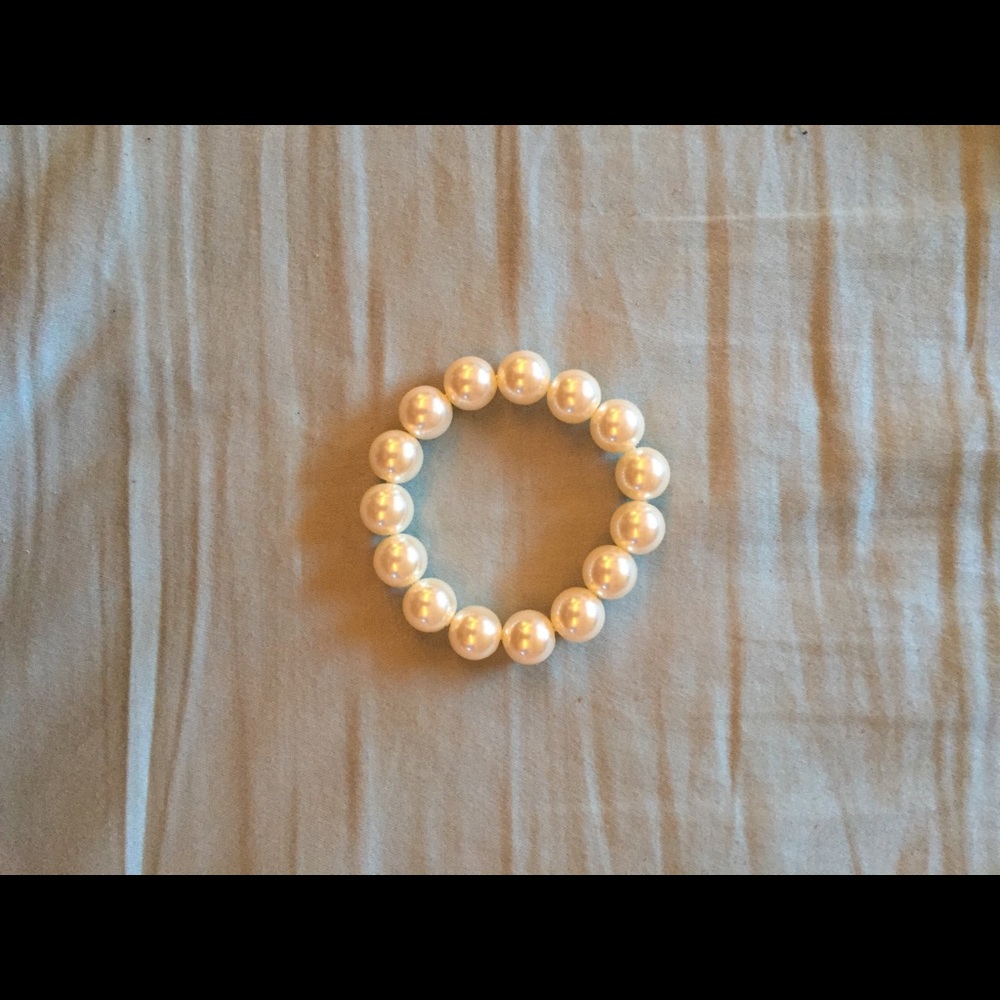 fake pearl bracelet