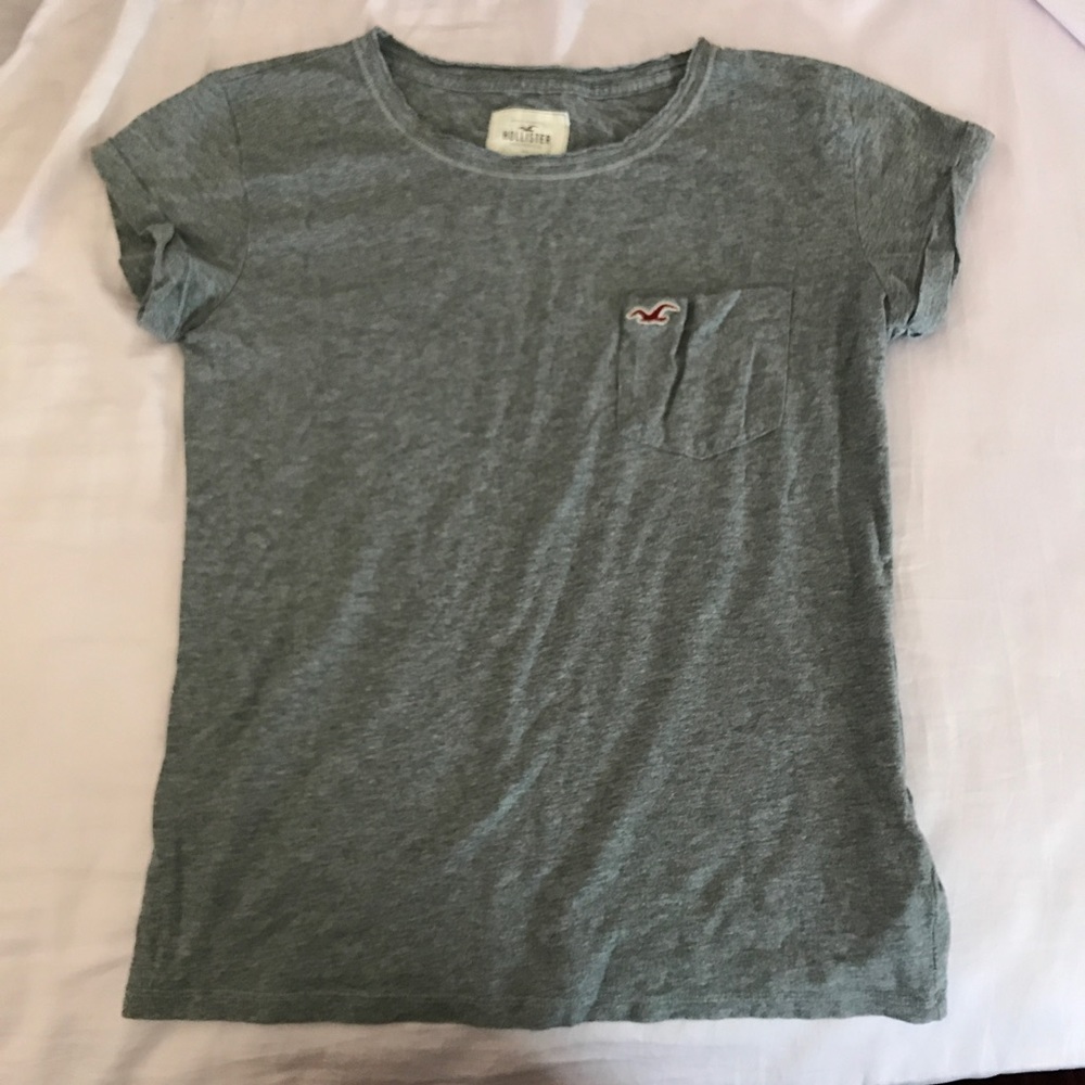 Grey basic tee with pocket. Size medium. Like new