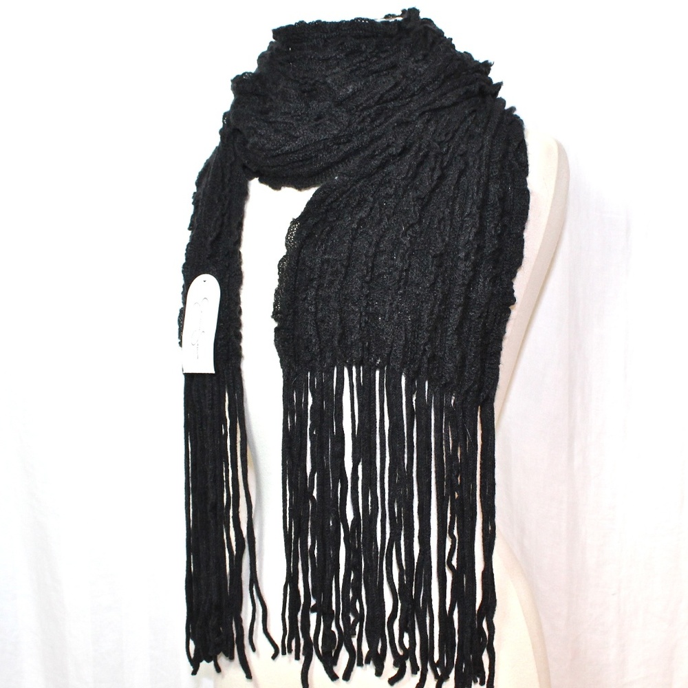 NWT*CLEARANCE⬇️Long Blk Ruched Fringe Scarf—4 LEFT