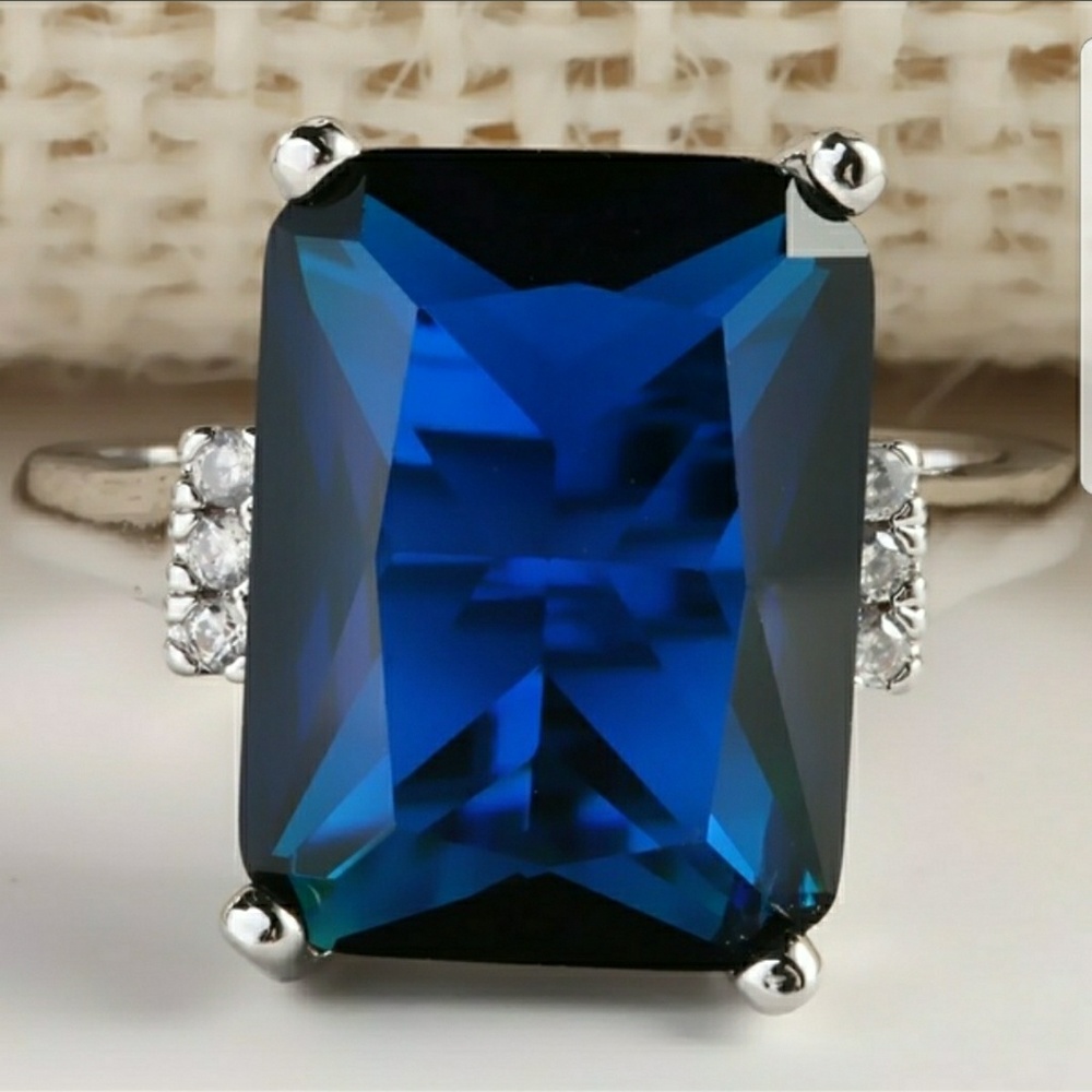 **CLEARANCE** 6.86KT TW .925 Silver