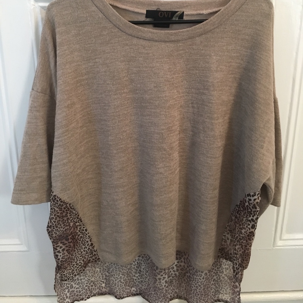 Lightweight Short Sleeve Sweater w/ Leopard Accent