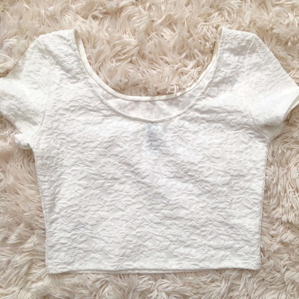 Cropped top⭕️SOLD⭕️ - Picture 3 of 3