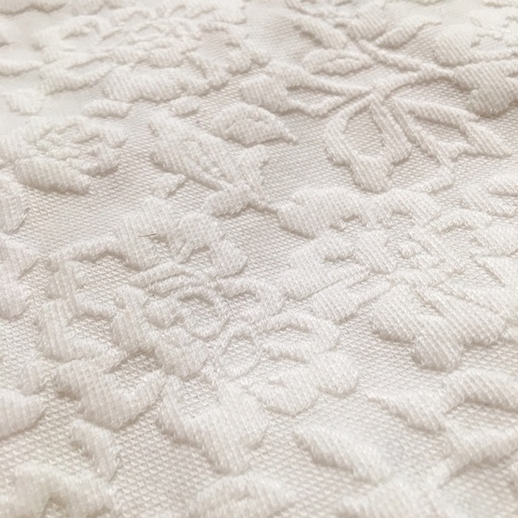 Cropped top⭕️SOLD⭕️ - Picture 2 of 3