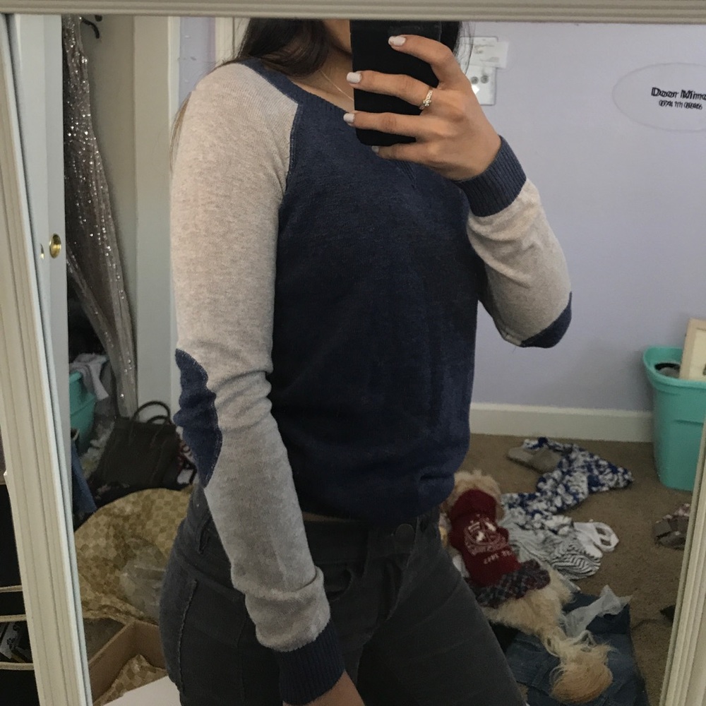 Sweater - Picture 4 of 4