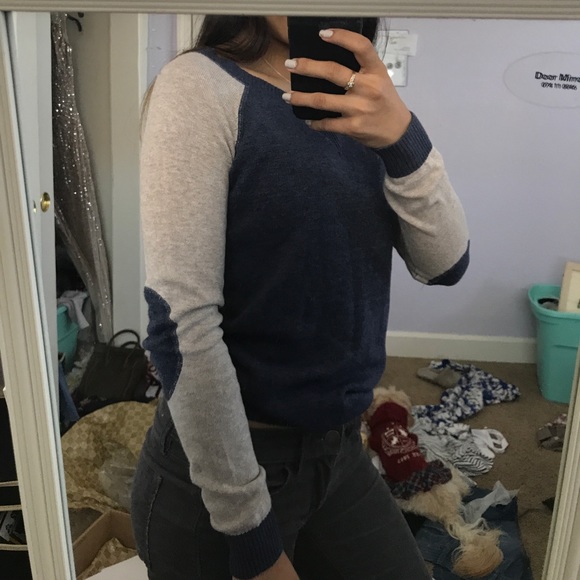 Sweater - Picture 4 of 4