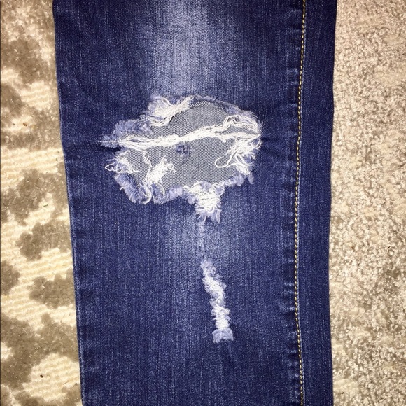Distressed jeans - Picture 2 of 4