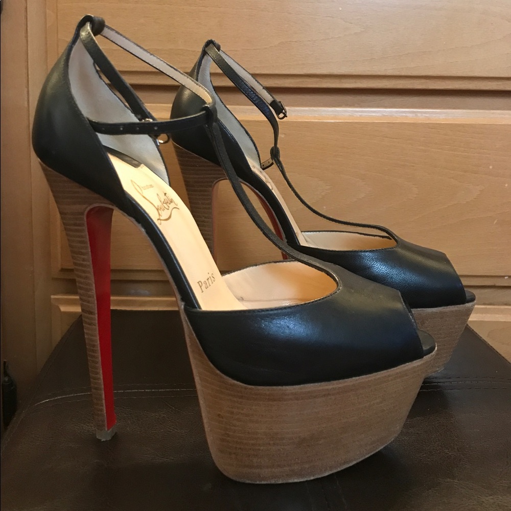 ❌SOLD❌ 💯 Authentic Christian Louboutin Amy Kid T-Strap