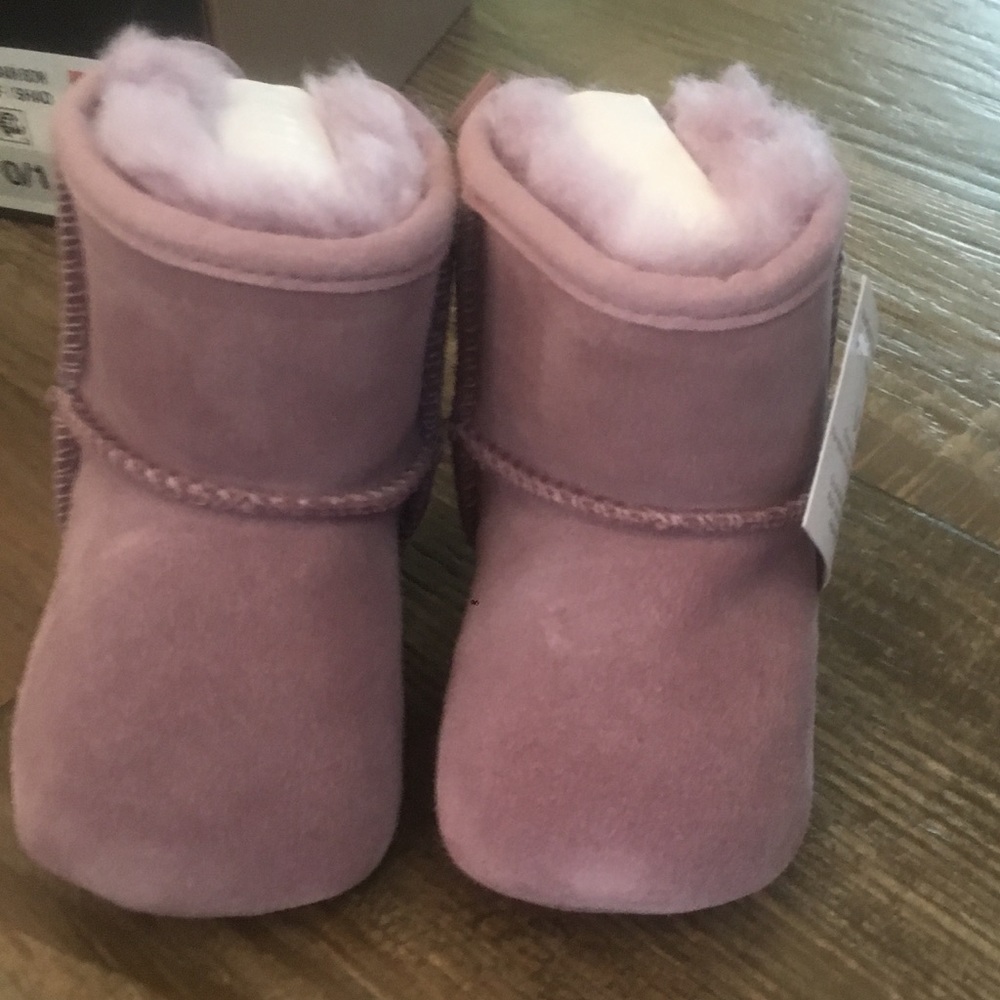 NWT Ugg bow boots. Infant size 0/1 shadow color