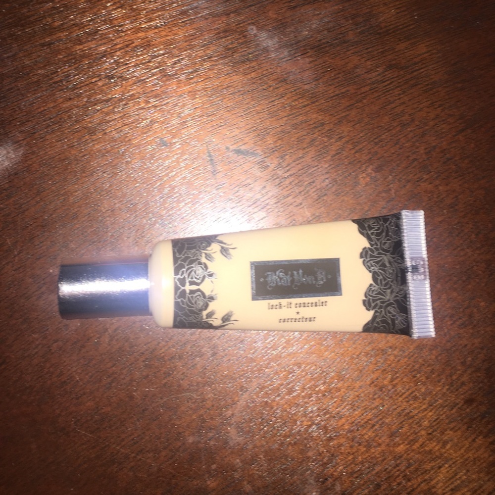 Kat von d lock in concealer