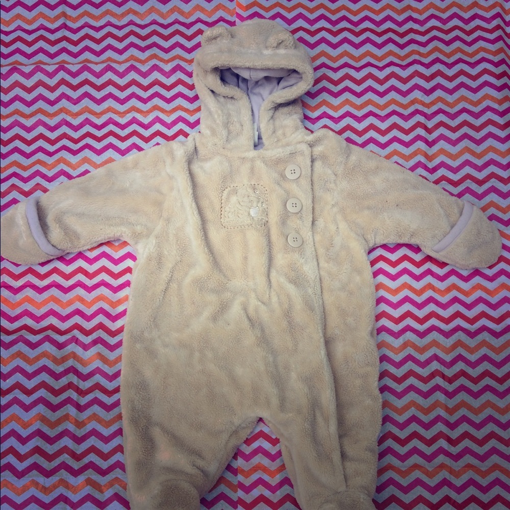Classic fuzzy pooh bear suit. 🐻🍯
