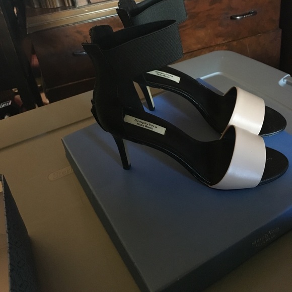 3” strapped open toe sandal - Picture 3 of 5