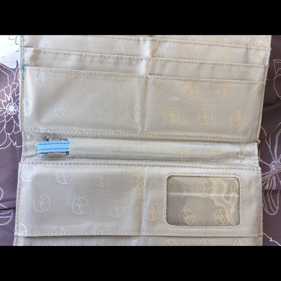 Adrienne Vittadini studio wallet - Picture 4 of 7