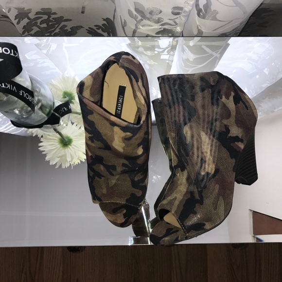 Shoes - Picture 2 of 3