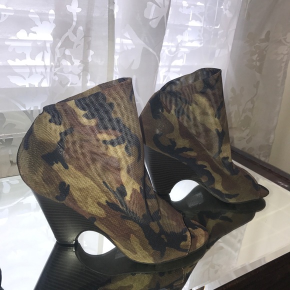 Shoes - Picture 3 of 3