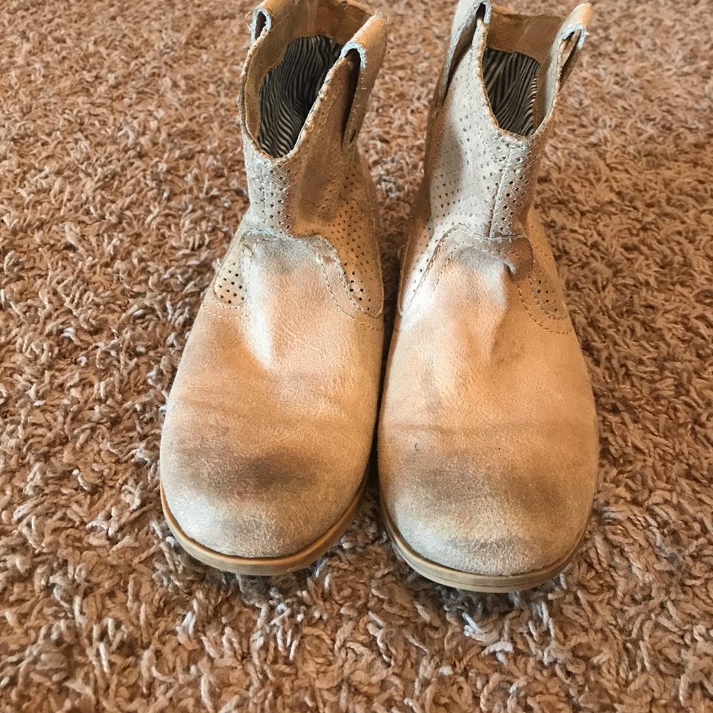 Roxy Buckeye distressed Booties Women's size 7.5