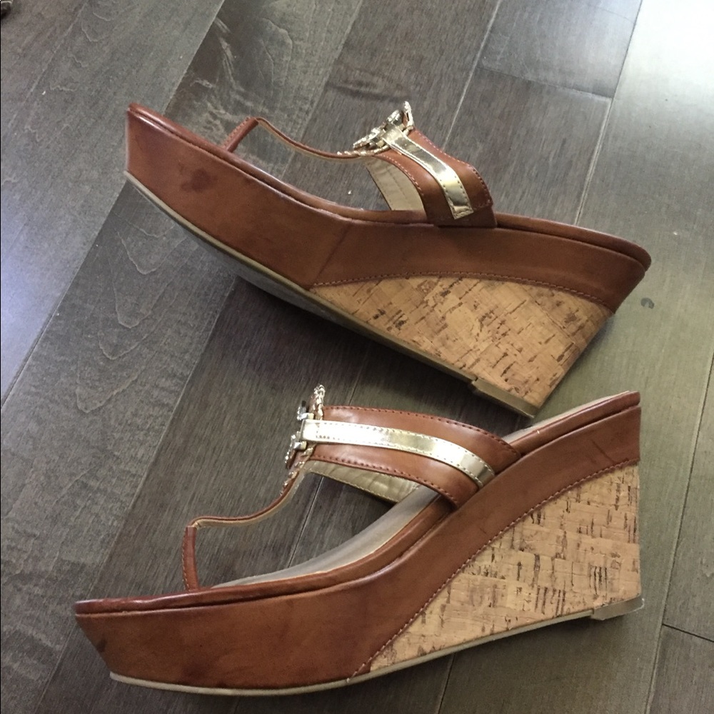 Guess platform 🧀 wedges - Picture 2 of 7