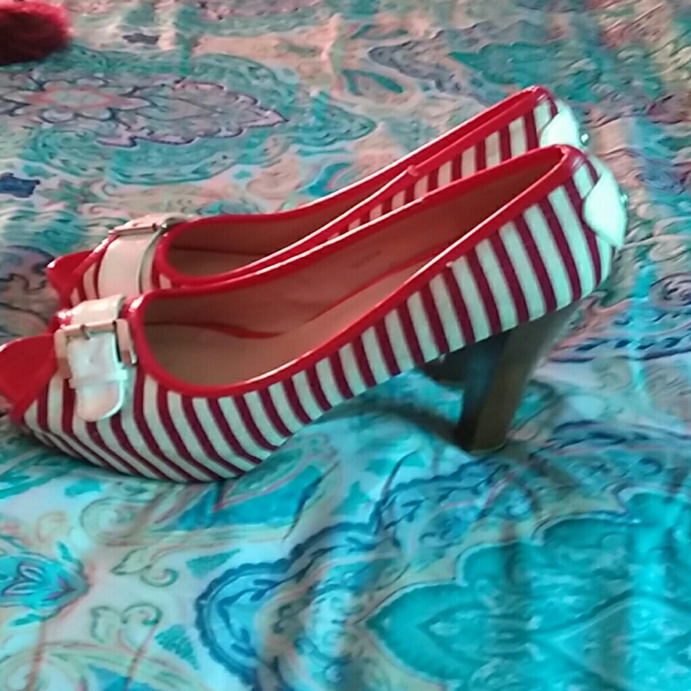 Shoes - Picture 2 of 4