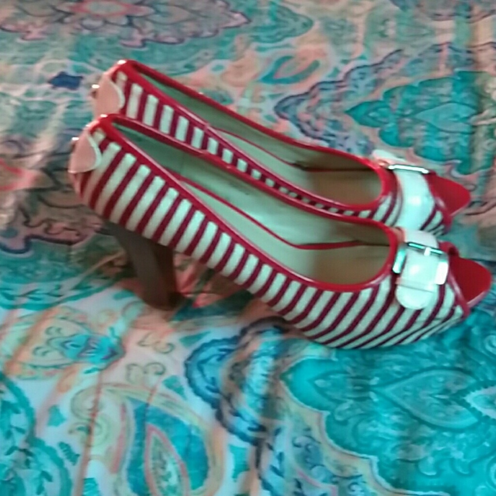 Shoes - Picture 4 of 4