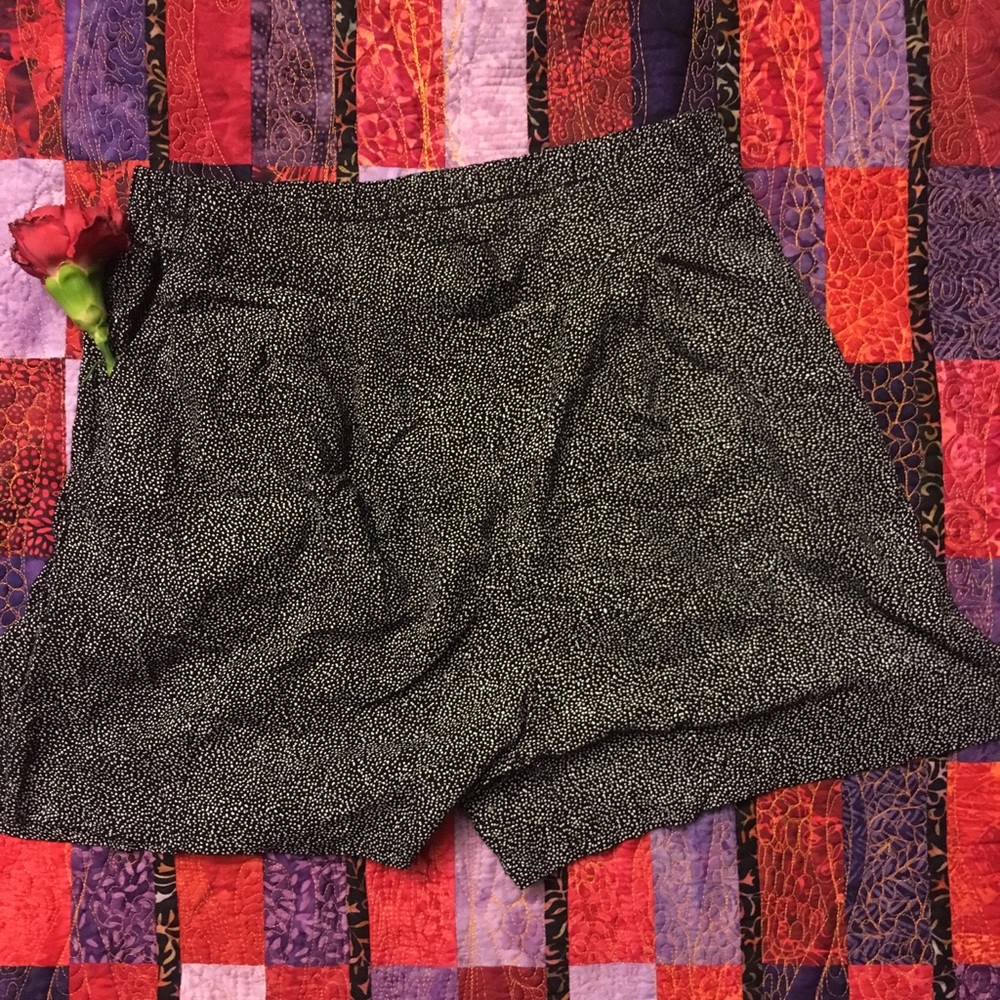 Dots H&M shorts with pockets, Black and White