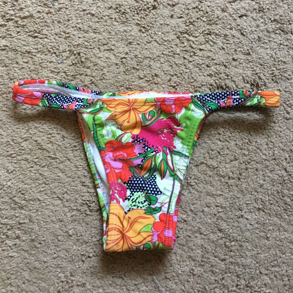 Brazilian style bathing suit bottom