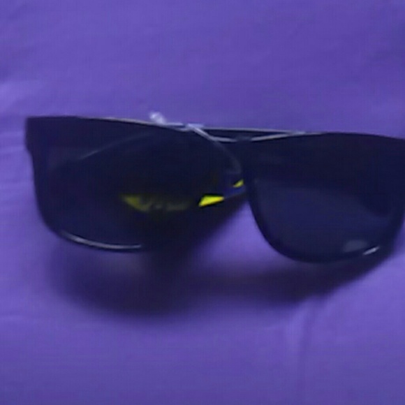 Sunglasses - Picture 2 of 5