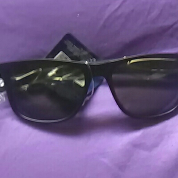 Sunglasses - Picture 3 of 5