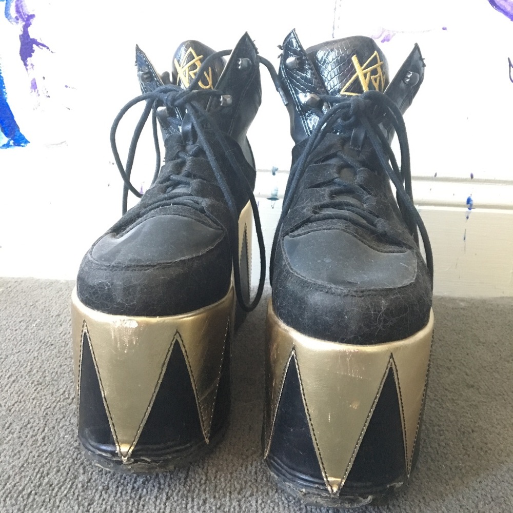 YRU gold alien platforms