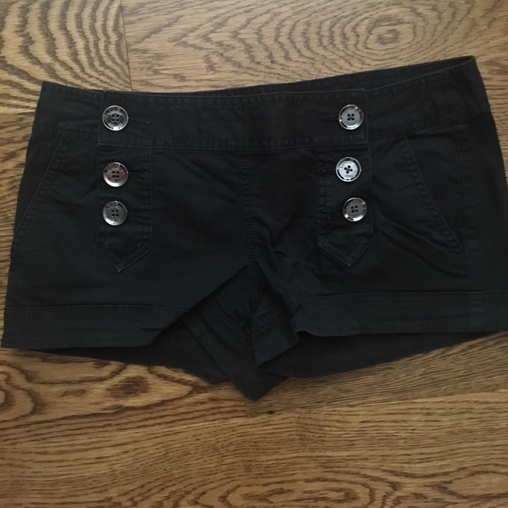 Express Shorts - Picture 2 of 4