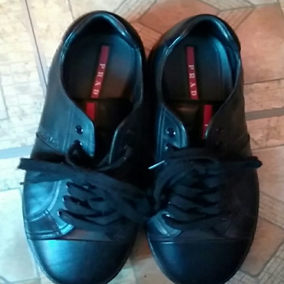 Shoe's - Picture 2 of 2