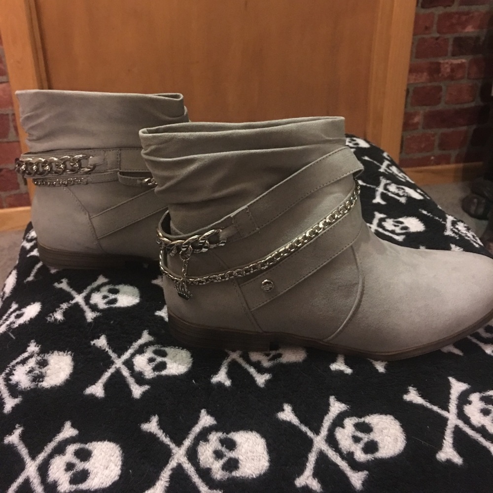 Super cute Juicy Couture boots.