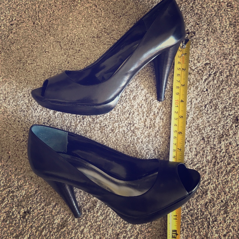 Open toe pumps