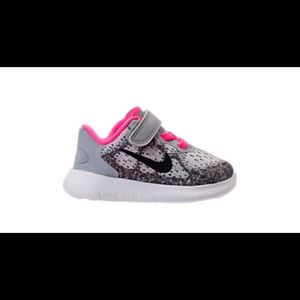 Girls Toddler Nike Free sneakers
