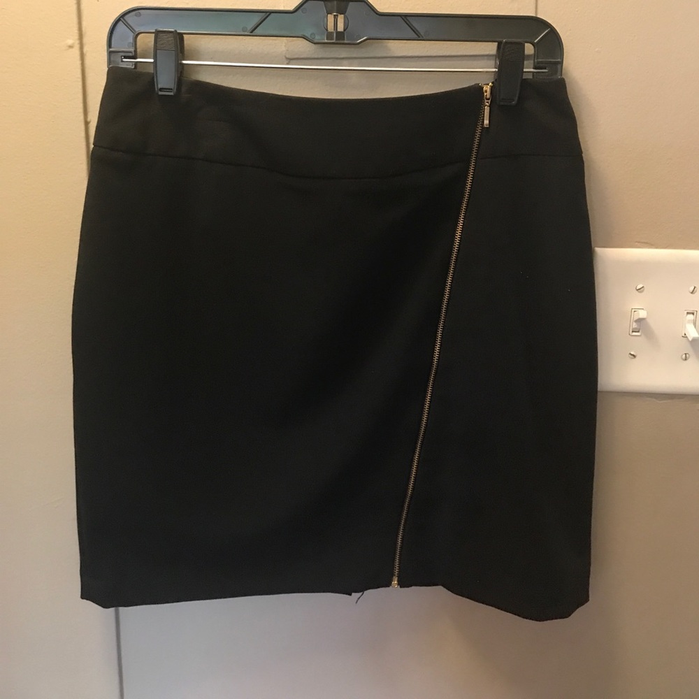 Hot!! Killer mini skirt!