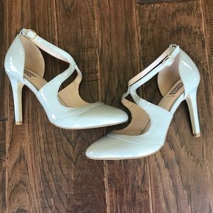 Light gray patent leather heels