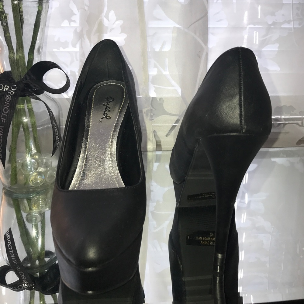 Shoes - Picture 2 of 3