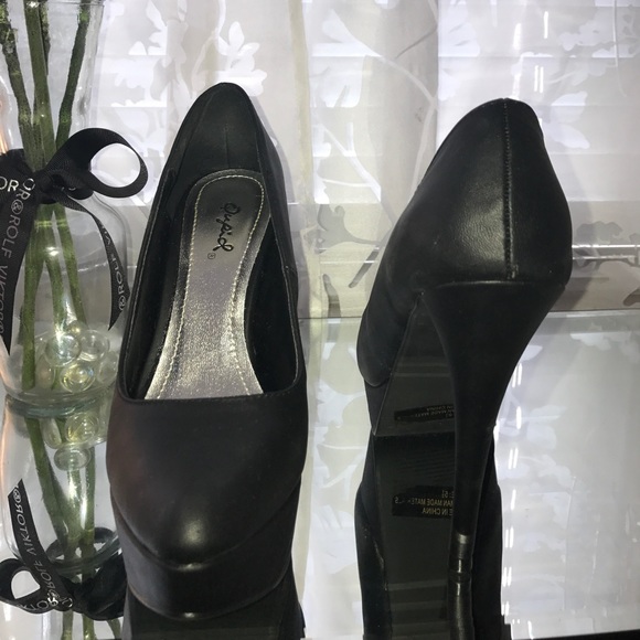 Shoes - Picture 2 of 3