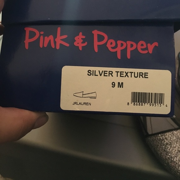 Silver shiny texture flats - Picture 2 of 4