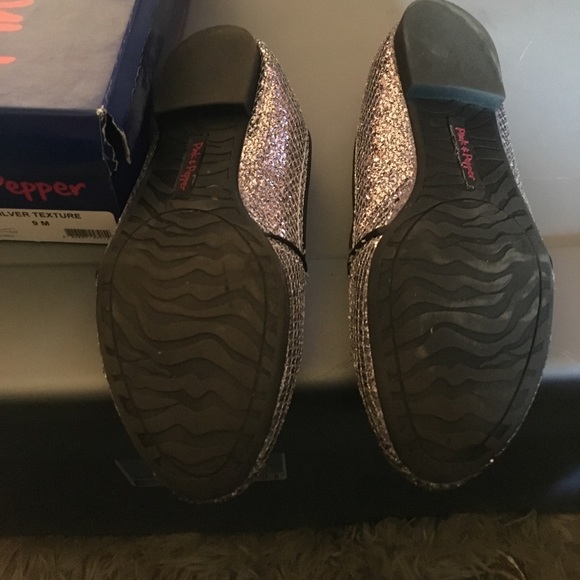 Silver shiny texture flats - Picture 4 of 4